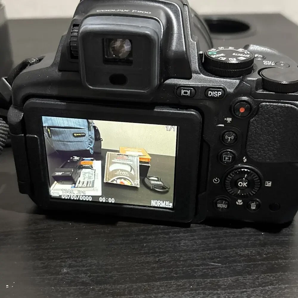Nikon coolpix P900 Digital Camera 16MP 83x Optical Zoom With Bag & Accessories